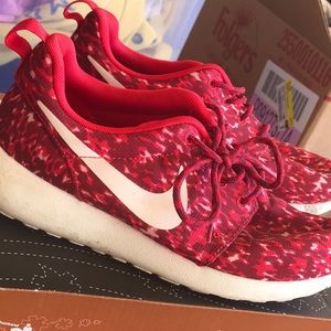 Nike Roshe shoes size 7